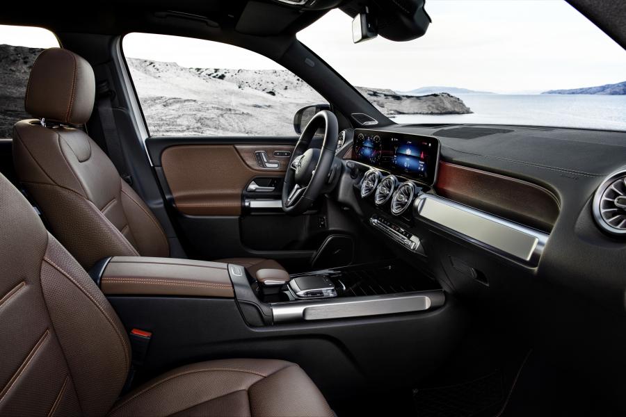 Интерьер Mercedes-Benz GLB250 Edition 1 (X247) 2019 года  (WW) (фото 19 из 44)